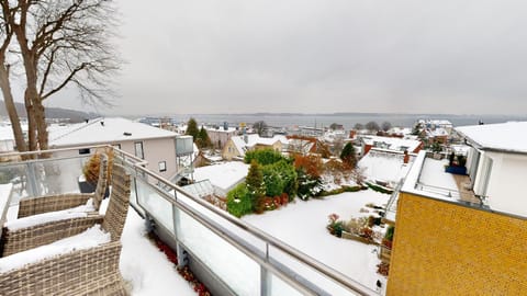 Penthouse Hafenglück mit mit atemberaubendem Blick über Laboe und die Kieler Förde Condo in Laboe