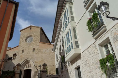 Property building, Facade/entrance, Landmark view