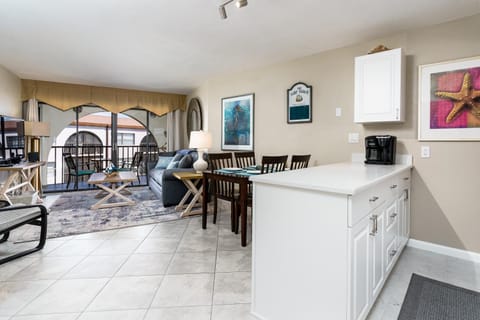 The Angler's Cove Condo - Beautiful 5th Floor with Views of Factory Bay House in Marco Island