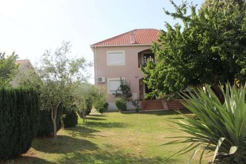 Property building, Spring, Day, Garden, Garden view