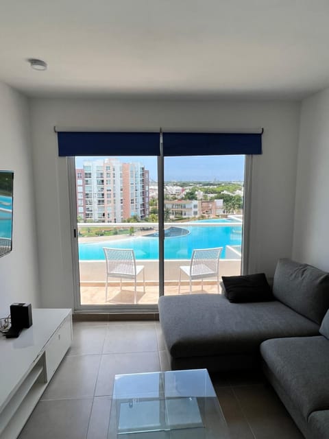 Balcony/Terrace, Balcony/Terrace, Living room, Pool view