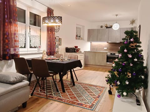 Dining area, kitchen