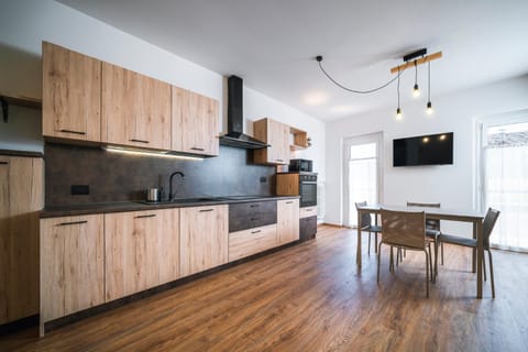 Dining area, kitchen