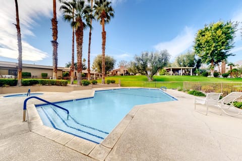 Rolling Knoll Charm Condo in Palm Desert
