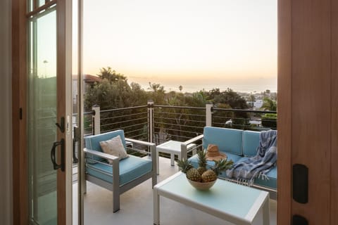 Maven by AvantStay 5 Minutes to the Beach Ocean Views Spacious Design House in Ocean Beach