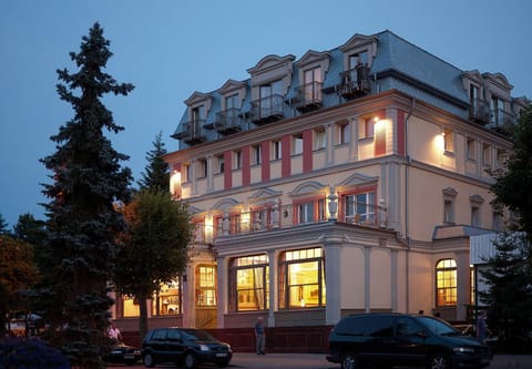 Property building, Facade/entrance, Night