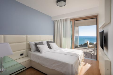 Bed, Balcony/Terrace, Bedroom, Sea view