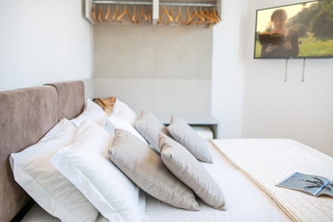 Property building, Swimming pool, Breakfast