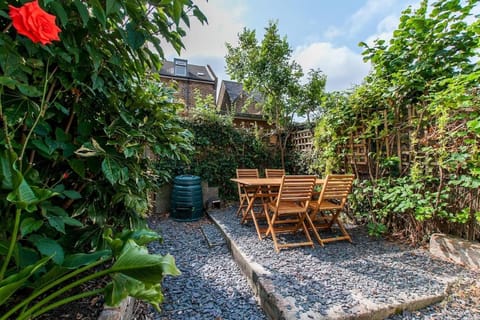 Magdala Cottage -village Location- Dog Friendly House in Margate