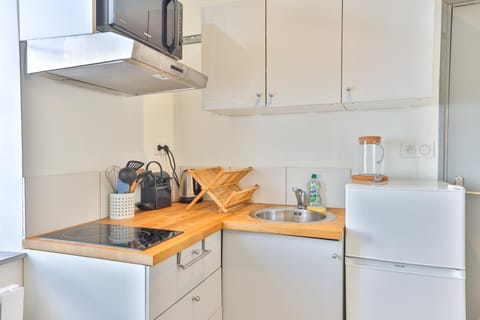 Coffee/tea facilities, minibar, toaster, kitchen