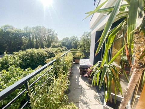 L'Olympique: appartement cosy, vue canal grande terrasse et parking Apartment in Torcy