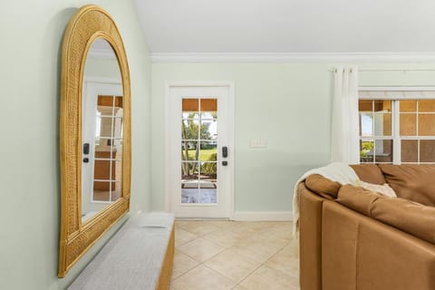 Beautiful and Relaxing home, with pool and hot tub Villa in Cape Coral