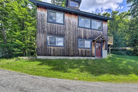 Airy and Bright Hideaway Near Smugglers Notch! Condominio in Cambridge