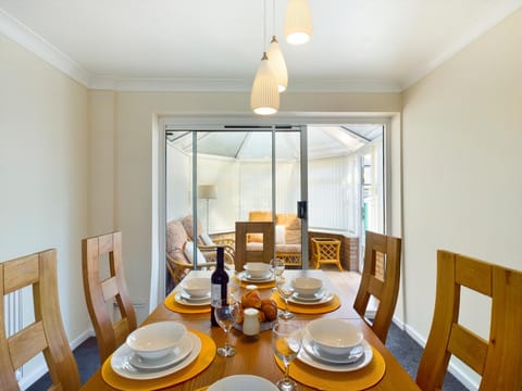 247 Serviced Accommodation in Telford- 3BR HOUSE Apartment in Telford