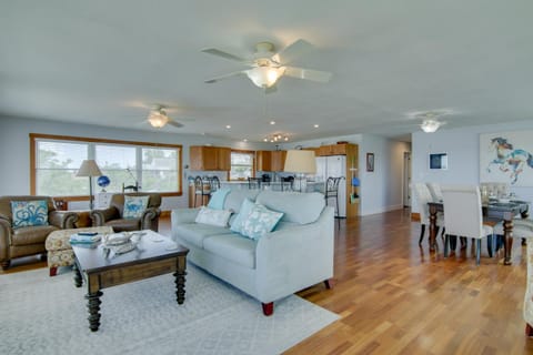 Bayfront Chincoteague Getaway with Fire Pit! Condominio in Chincoteague Island