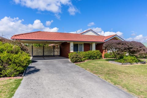 Property building, Facade/entrance, Garden