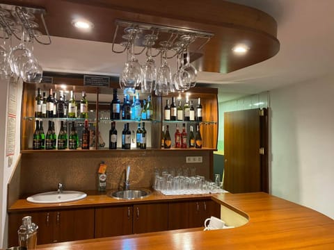 Lounge or bar, Alcoholic drinks