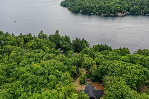 The Tree House Chalet in Alton