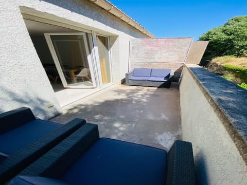 Beautiful Holiday Apartment in Uzes with Balcony Apartment in Uzes