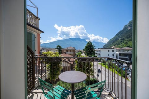 View (from property/room), Balcony/Terrace, City view, Mountain view