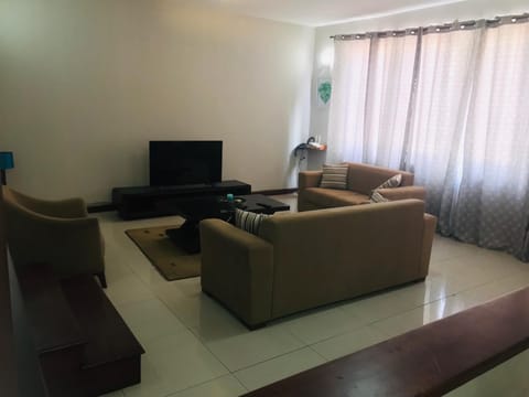 Executive 3 bedroom Apartment Space Available Condo in Accra