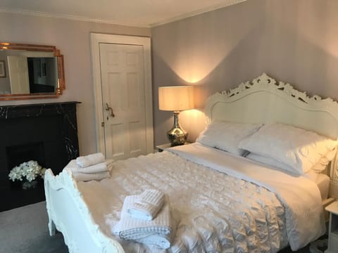 Grand Apartment in Historic Building with Free Parking Apartment in Canterbury