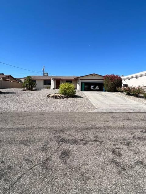 Summer/Snow Bird vacation rental overlooking Lake House in Lake Havasu City