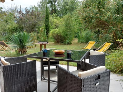 Patio, BBQ facilities