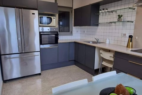 Kitchen or kitchenette, Communal kitchen