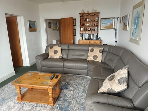 King Arthur Suite, #26 Plas Darien, Lon Isalt, Treaddur Bay, Anglesey LL65 2UP Apartment in Trearddur Bay