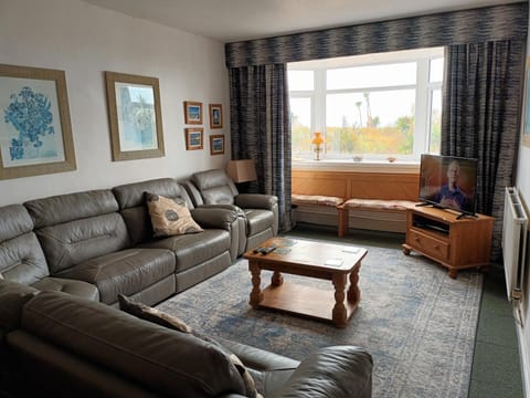 King Arthur Suite, #26 Plas Darien, Lon Isalt, Treaddur Bay, Anglesey LL65 2UP Apartment in Trearddur Bay