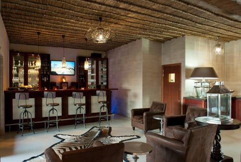 Spring, Lounge or bar, Photo of the whole room, Seating area, Drinks, Alcoholic drinks, Non alcoholic drinks