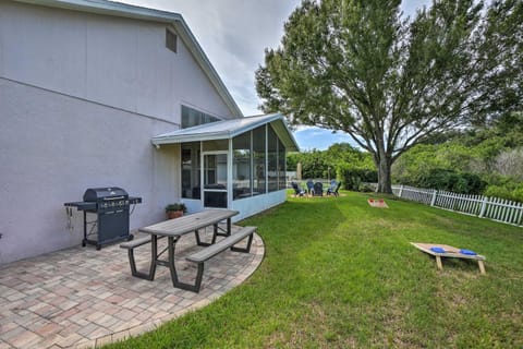 Sunny Brandon Getaway with Fire Pit! House in Brandon