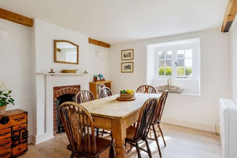 Honeysuckle Cottage House in Corfe Castle