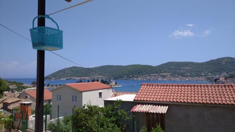 Moki Apartment in Vis