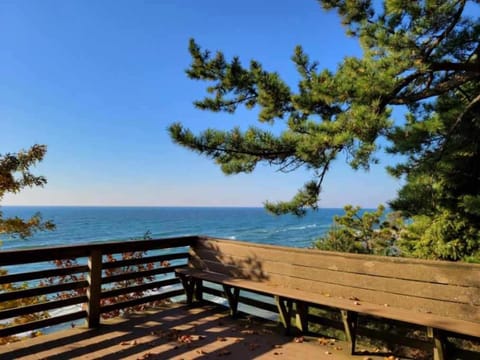 Indoor Pool near Grand Haven with Lake Michigan Beach! Casa in Norton Shores