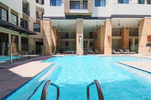 Courtyard View-Walk Score 81-Shopping District-King Bed-Parking G3043 Apartment in Scottsdale