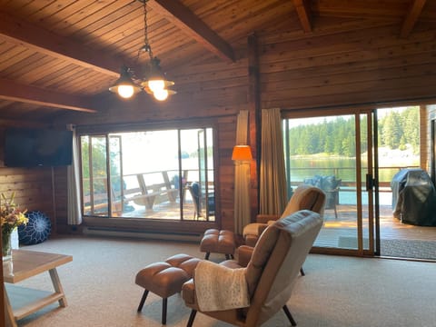 April Point Harbour House Chalet in Campbell River