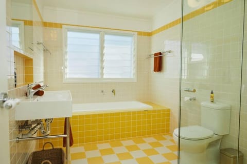 BAY PROPERTIES . The Sailor Shack Apartment in Yamba