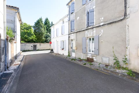 Property building, Facade/entrance, Neighbourhood