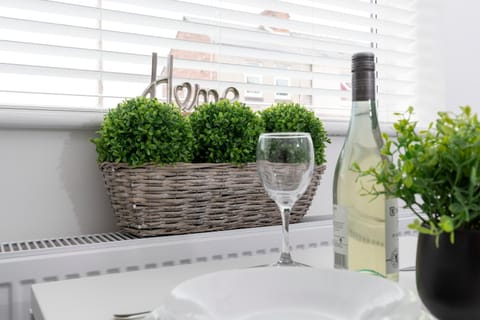 Decorative detail, Dining area, Drinks