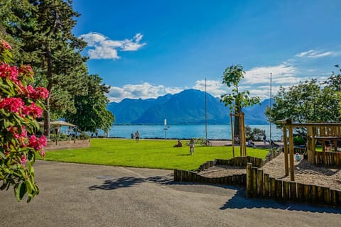 Modern Renaissance studio – Lakefront Apartment in Montreux