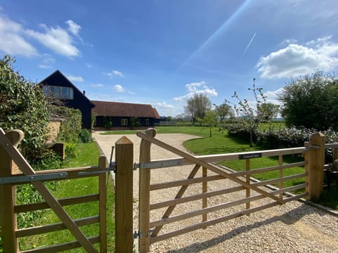 Beautiful country barn with hot tub and amazing views House in Wycombe District