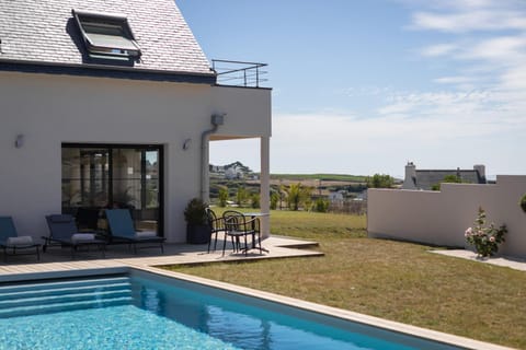 Property building, Sea view, Sea view, Swimming pool