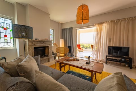 Spacious apartment in Kavouri Condo in Vouliagmeni