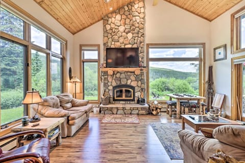 Blue River Alpine Escape with Mountain Views! Haus in Blue River