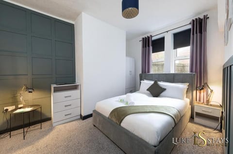 Luke Stays - Granville Street Apartment in Gateshead