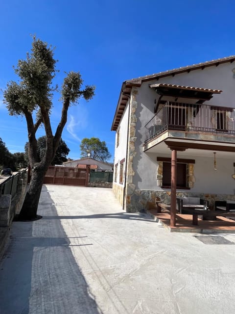 Casa Rural El Pinaron House in Extremadura, Spain