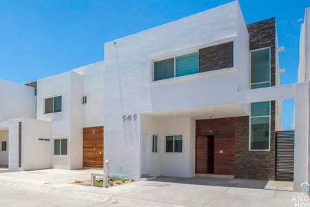 Spacious home with private yard and community pool House in La Paz