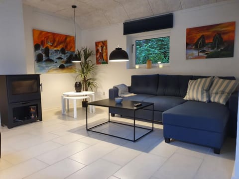 Seating area, flat iron